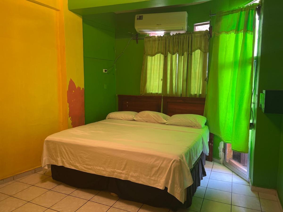 Hotel La Guacamayos La Ceiba Esterno foto