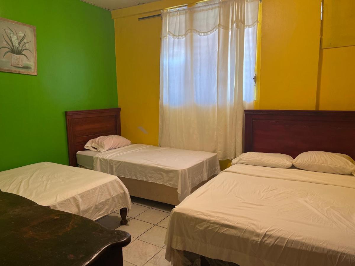 Hotel La Guacamayos La Ceiba Esterno foto