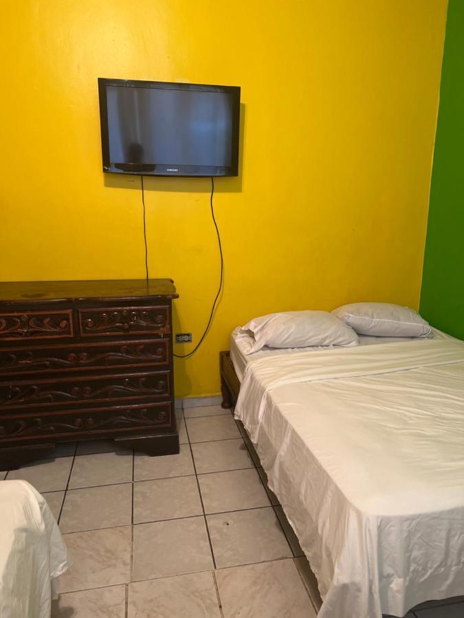 Hotel La Guacamayos La Ceiba Esterno foto